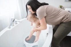 Angelcare Soft-Touch Roze Badring AC-BR01-PK -Winkel Voor Babyverzorgingsproducten Angelcare Soft Touch Badring sfeer foto.jpg 1