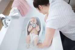 Angelcare Soft-Touch Grijs Badzitje AC-ST01-GR -Winkel Voor Babyverzorgingsproducten Angelcare Soft Touch Badzitje sfeerfoto 2