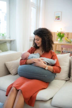 Doomoo Buddy Classic Anthracite Voedingskussen B12 -Winkel Voor Babyverzorgingsproducten doomoo buddy classic anthracite voedingskussen b12 22