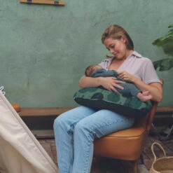 Doomoo Softy Green Forest Voedingskussen S80 10 Doomoo Softy Green Forest Voedingskussen S80 -Winkel Voor Babyverzorgingsproducten doomoo softy green forest voedingskussen 4