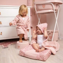 Bébé-jou Bebe-Jou Leopard Pink Badcape 3010123 -Winkel Voor Babyverzorgingsproducten leopard pink mood 51