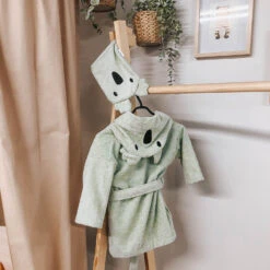 MamaLoes Koala 1-2 Jaar Badjas ML 5334 -Winkel Voor Babyverzorgingsproducten mamaloes koala 0 1 jaar badjas ml 5034 sfeer 02 1